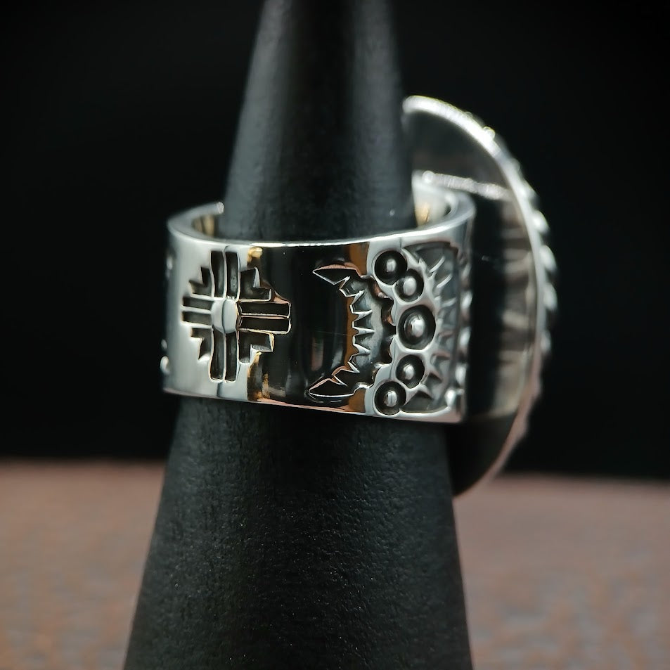 Royston ribbon turquoise ring — stone face showing green-white-rust ribbon matrix, wood prop