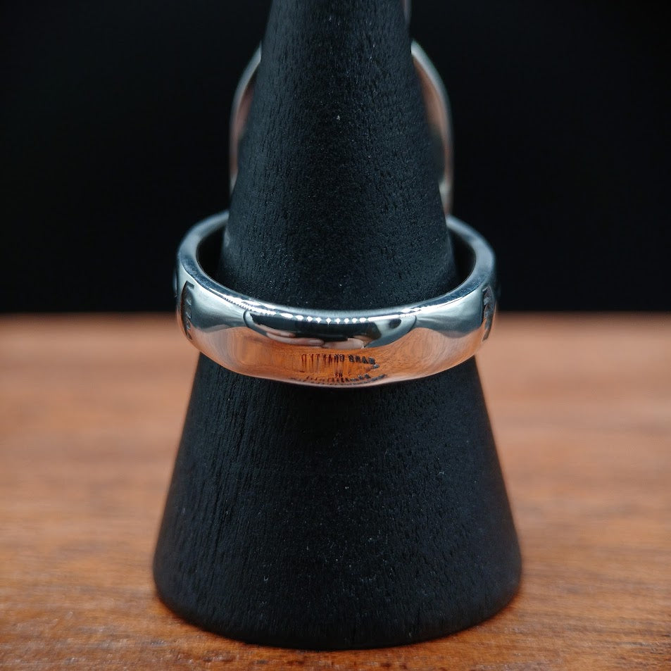 The Cardinal — right profile, black cone, floral stamp band detail, rope bezel + coral edge