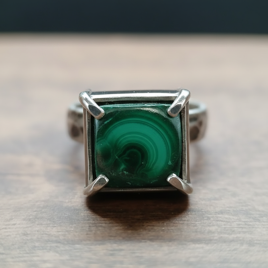 Malachite ring macro crop